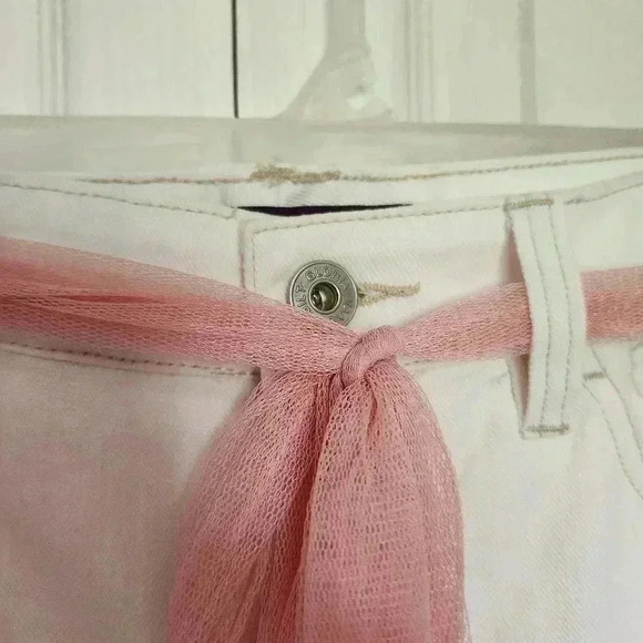 Gloria Vanderbilt Plus Size White  Denim Capri's With Tassle Belt Size 14 - Picture 7 of 9